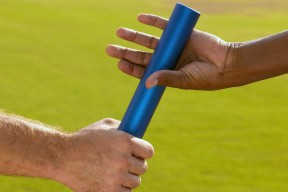 开云体育APP下载-德甲争冠战之夜，乔治的救赎，在嘘声与掌声的缝隙中完成