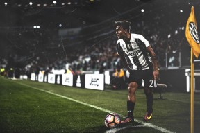 开云体育官网-C罗带队取胜，皇家社会粉碎摩洛哥，足球版图上的权力更迭与文明隐喻