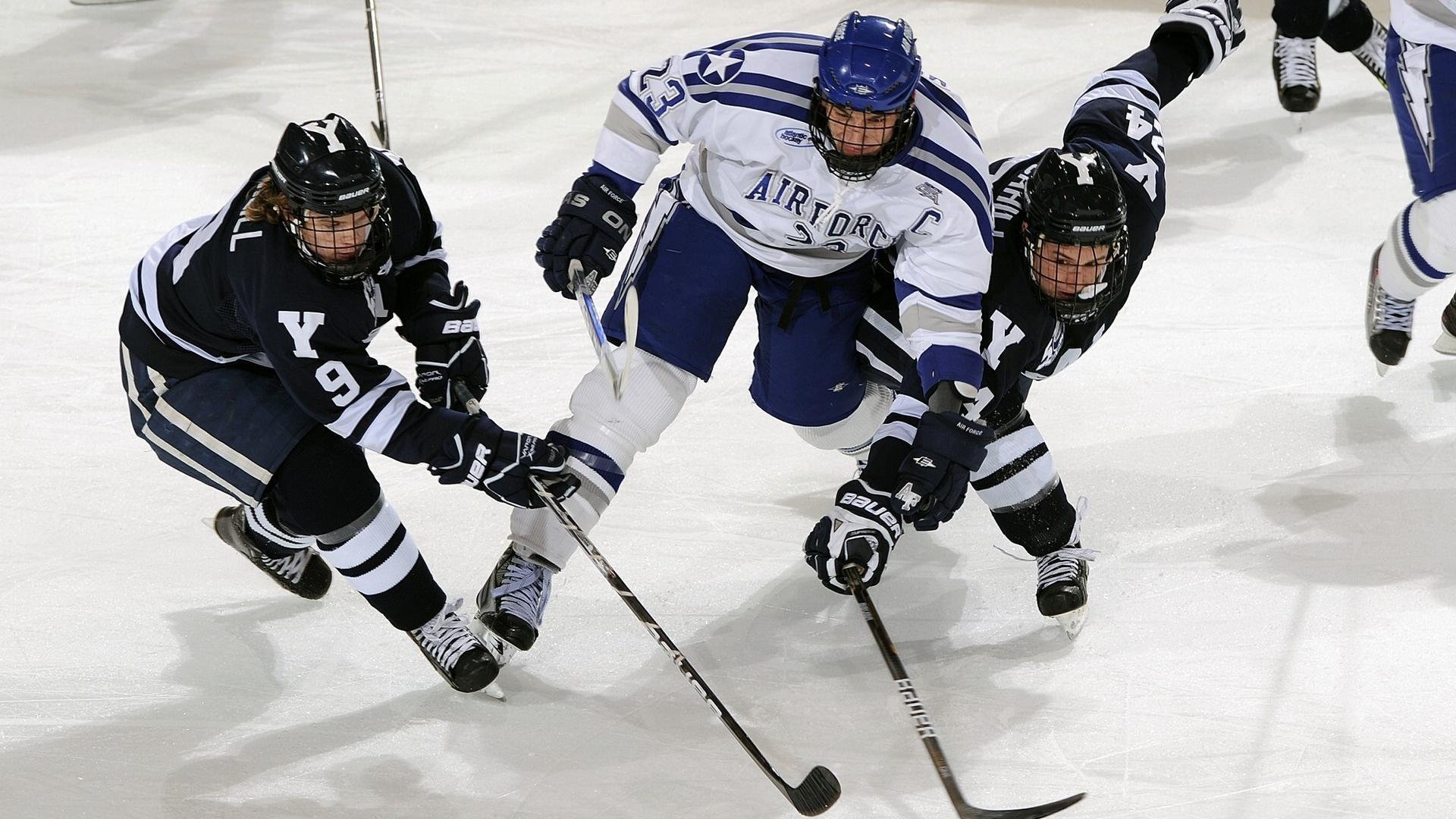 皮克，在F1街道赛的暗夜棋盘上，他一手掌控着比赛的呼吸
